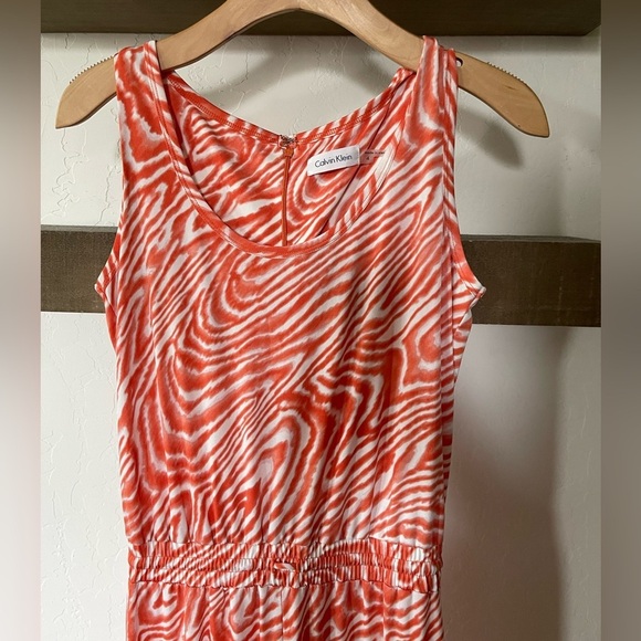 Calvin Klein| Groovy 70’s Style Wide Leg Jumpsuit in Bold Print—Size 4•••Coral - Picture 3 of 10